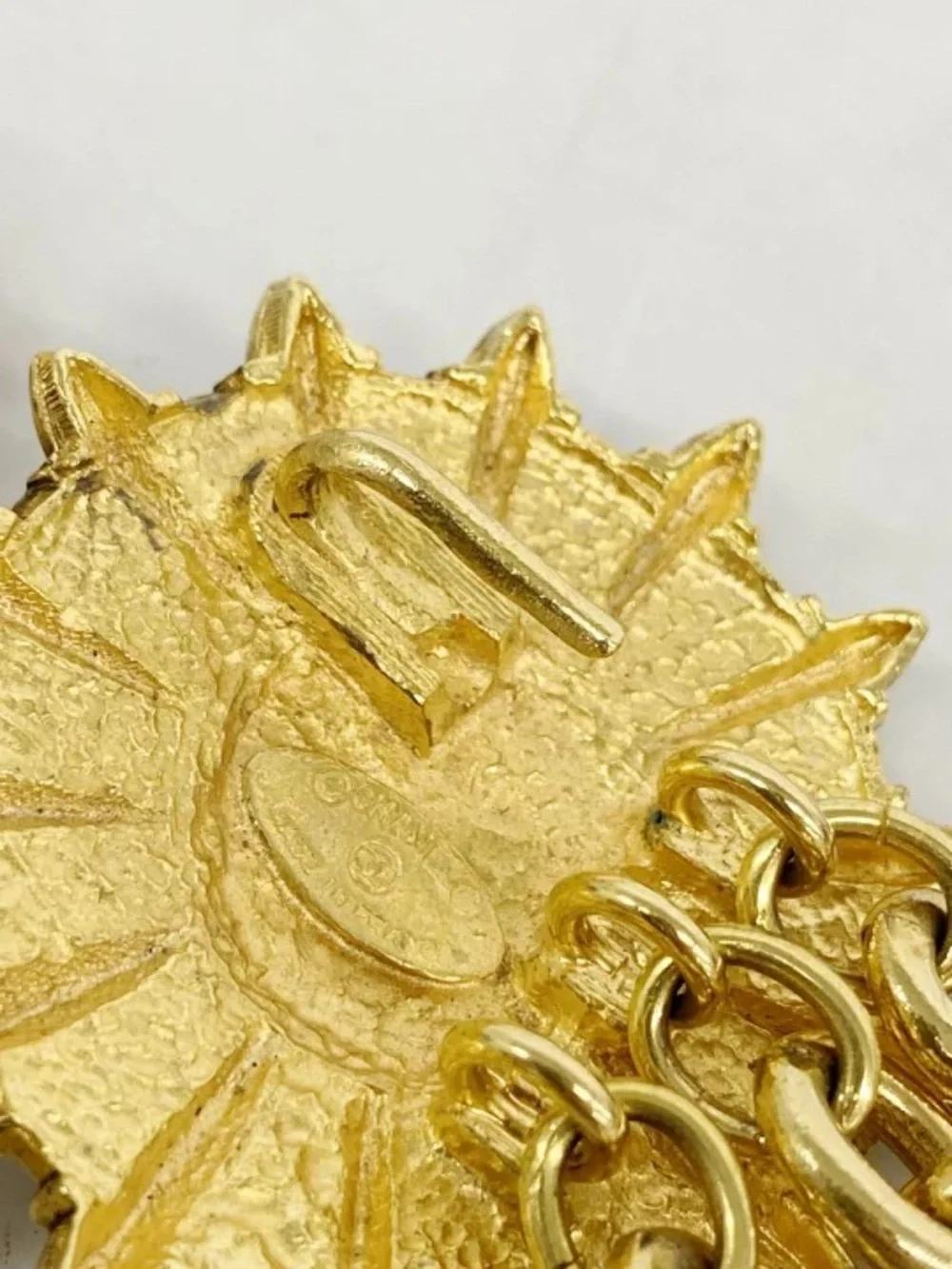 Authentic CHANEL 1980s vintage medallions charms belt 98cm